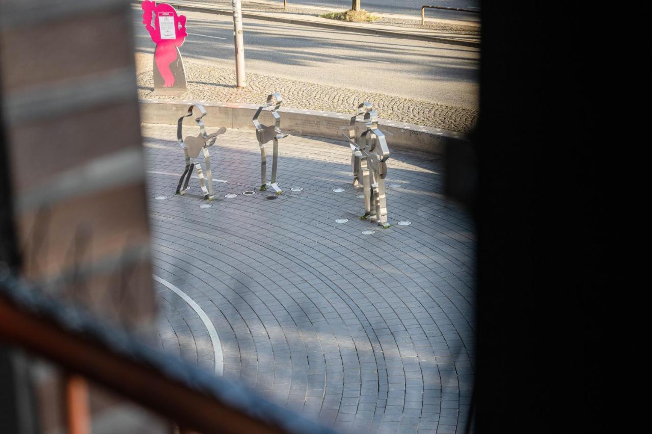 Hotel Am Beatles-Platz Hamburg-Harburg Buitenkant foto